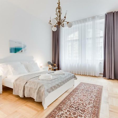The Dancing House Residence, Two Bedroom Apartment With Balcony Near River! Prague Exterior photo